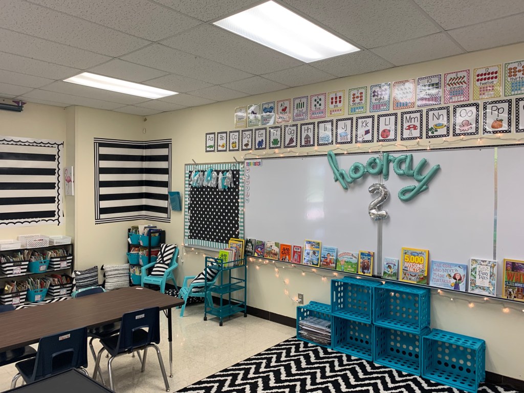 Picture of: Cool and Calm Black and White Classroom Theme  Classroom color