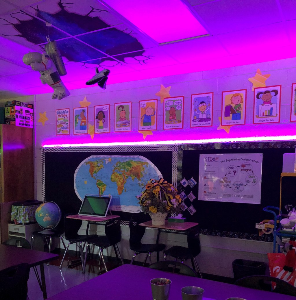 Picture of: School Classroom light – Using ambient lighting for education